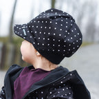 černá softshellová kšiltovka s puntíky