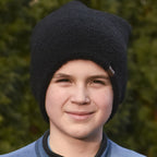 černá teddy čepice trpasličího střihu