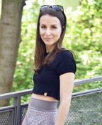dámský černý crop top