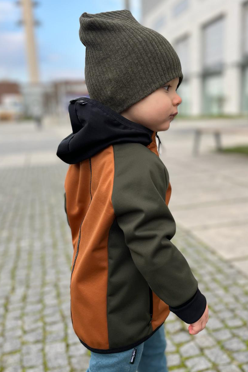 khaki-skořicová softshellová bunda s kapucí