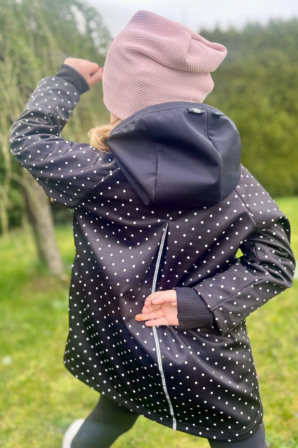 puntíkatý softshellový kabátek v novém střihu