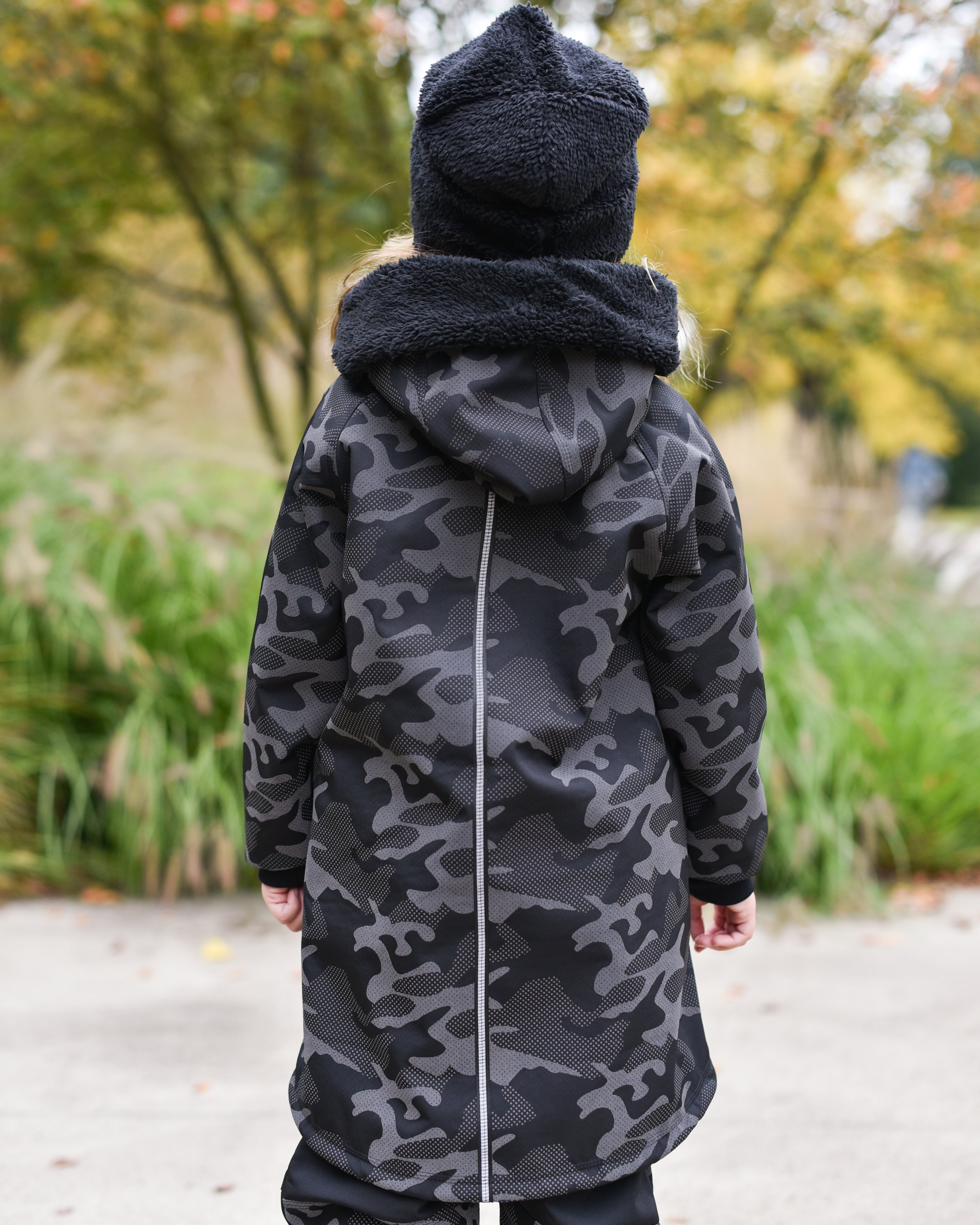 reflexní maskáčový softshellový kabátek s hebkým chloupkem
