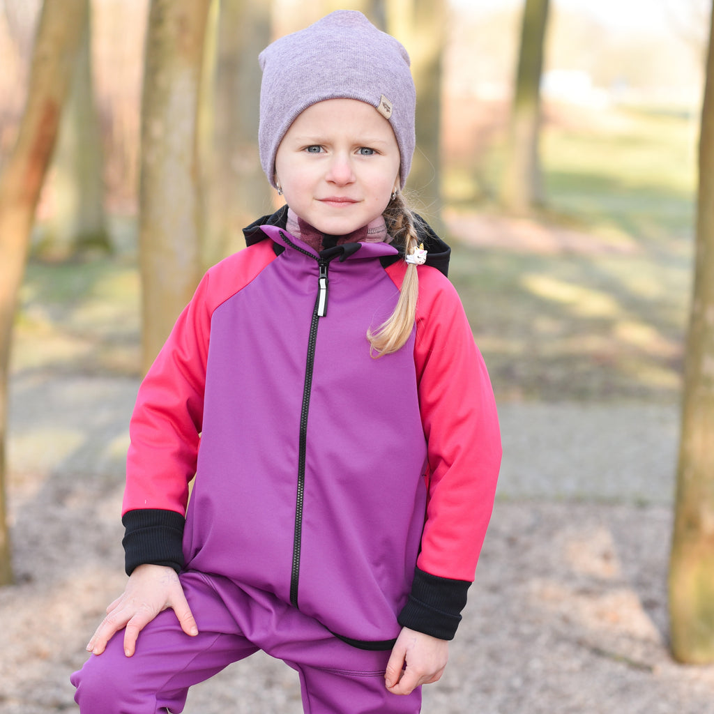 růžovo-fialová softshellová bunda s kapucí