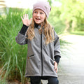 šedá softshellová parka