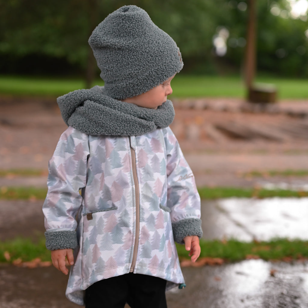 softshellový kabátek s tyrkysovou kapucí a šálou
