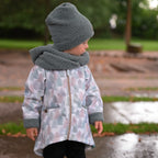 softshellový kabátek s tyrkysovou kapucí a šálou