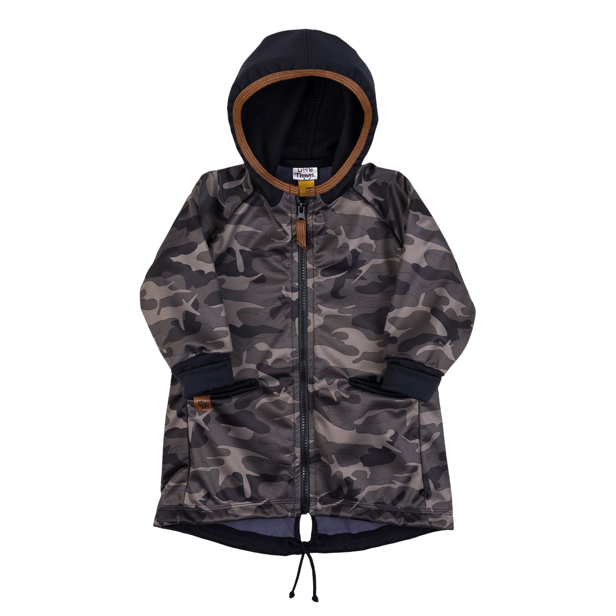 tmavě zelená softshellová parka s maskáčovým vzorem